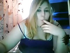 Роговой жира пухлый подросток играет с ее большой задницей и розовый киска